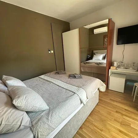 Bonbon And Pensjonat 2*